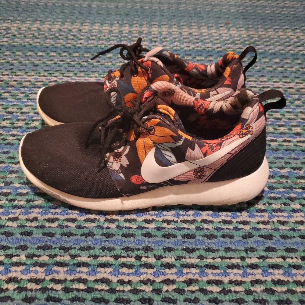Nike Floral Roshes